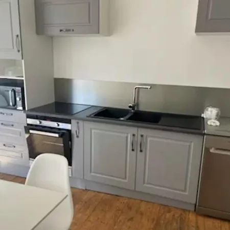 Confort T2 펜션 라루브불